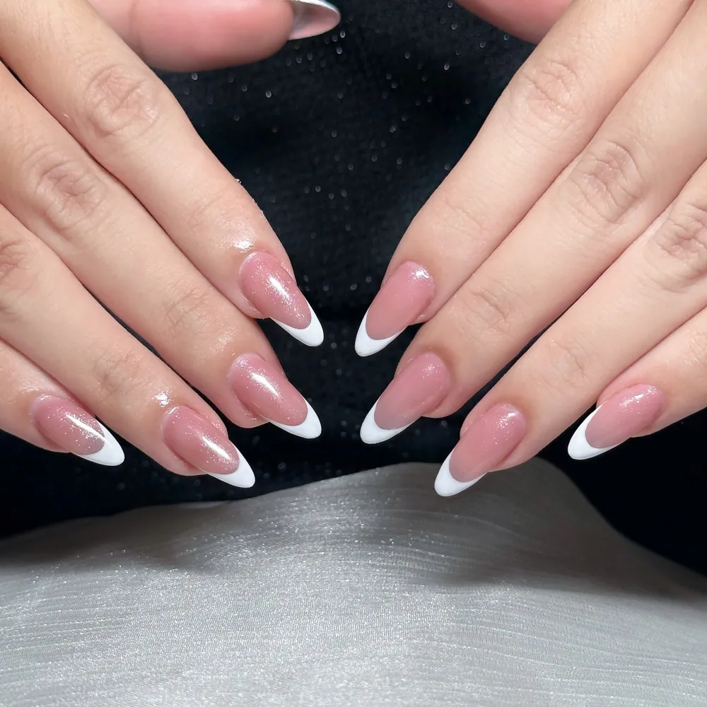 Nail french đầu trắng làm tại Huệ