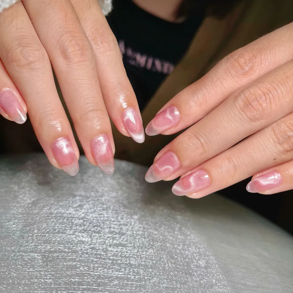 Nail mắt mèo hồng làm tại Huệ